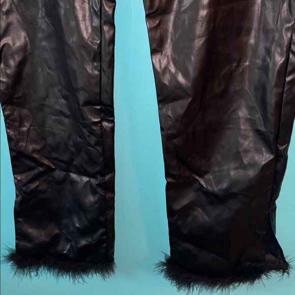 Elegant Black Leather pants with trim fur in the leg - Picture 14 of 14